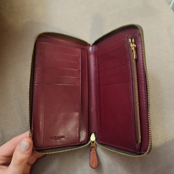 Coach Prairie Floral Accordion Zip Wallet With Red Leather Interior - Picture 4 of 7